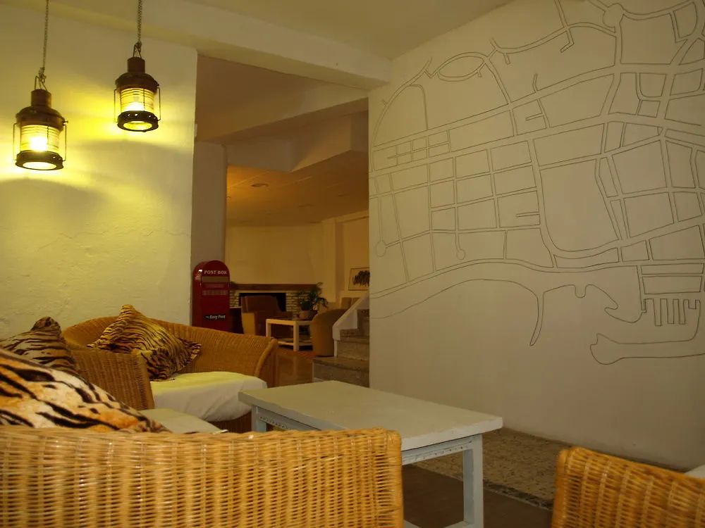 Hostal The Monkey Room Marbella 2*,